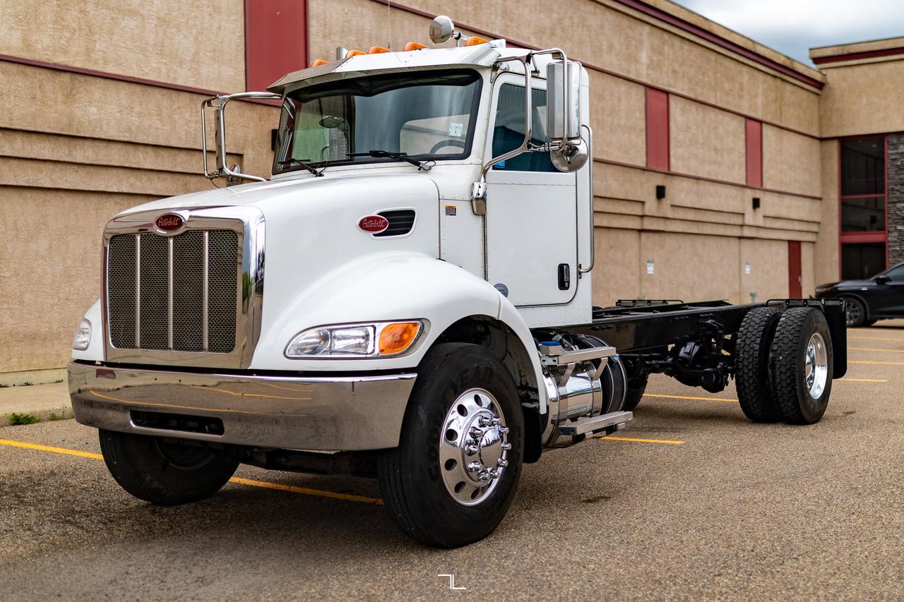 2015 Peterbilt 337 Daycab & Chassis Diesel Red Deer AB
