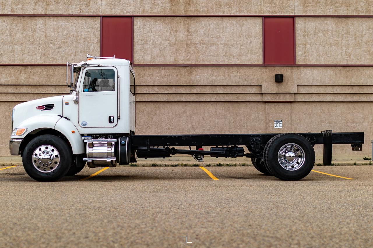 2015 Peterbilt 337 Daycab & Chassis Diesel Red Deer AB