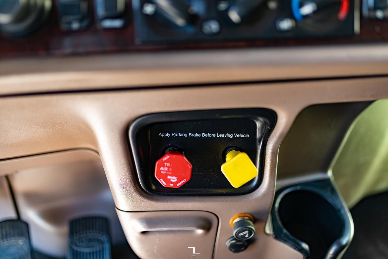 2015 Peterbilt 389 Truck/Tractor Sleeper Heavy Spec Diesel Red Deer AB