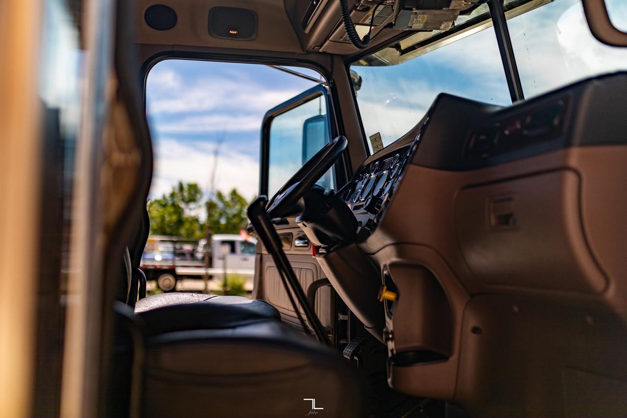 2015 Peterbilt 389 Truck/Tractor Sleeper Heavy Spec Diesel Red Deer AB