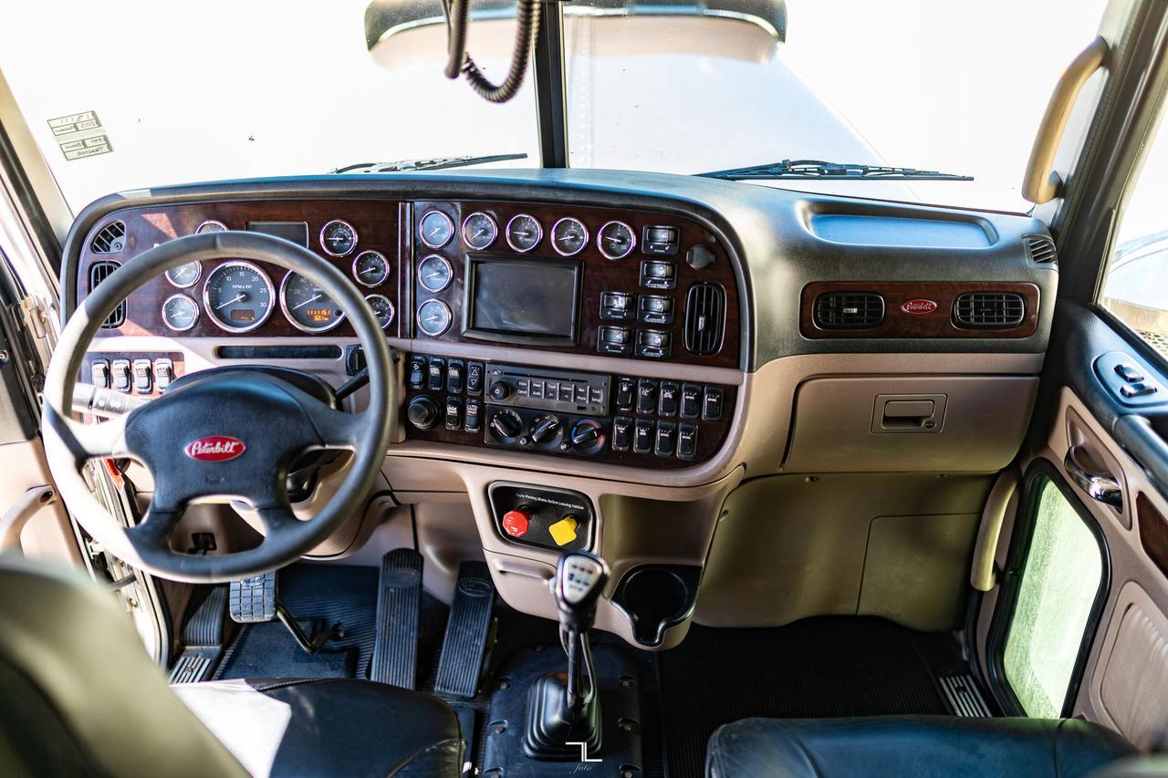 2015 Peterbilt 389 Truck/Tractor Sleeper Heavy Spec Diesel Red Deer AB