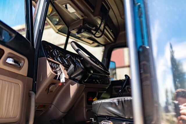 2015 Peterbilt 389 Truck/Tractor Sleeper Heavy Spec Diesel Red Deer AB