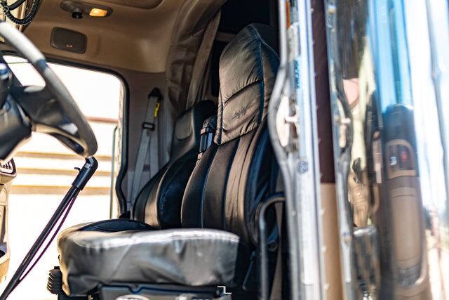 2015 Peterbilt 389 Truck/Tractor Sleeper Heavy Spec Diesel Red Deer AB