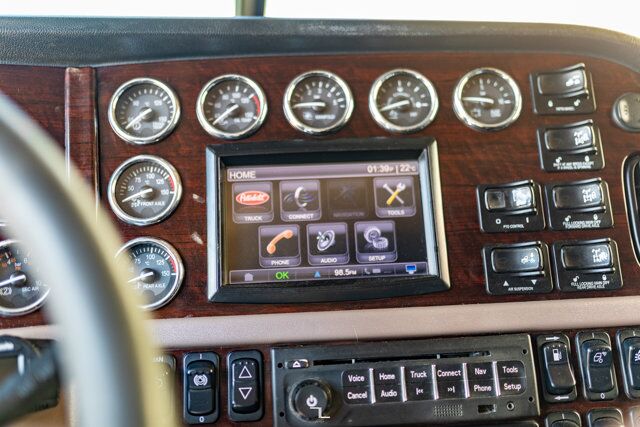 2015 Peterbilt 389 Truck/Tractor Sleeper Heavy Spec Diesel Red Deer AB