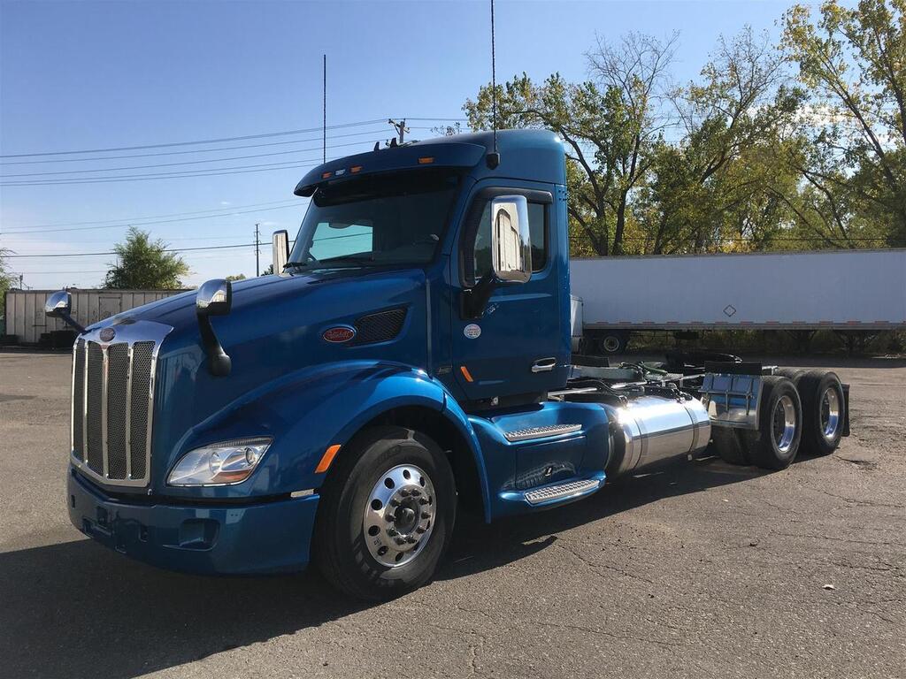 2015 Peterbilt 579 Eau Claire MN 2015 Peterbilt 579 Eau Claire MN