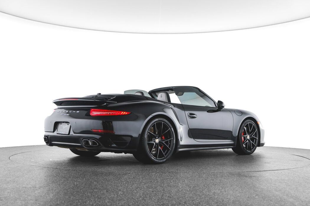 2015 Porsche 911 Turbo photo 3