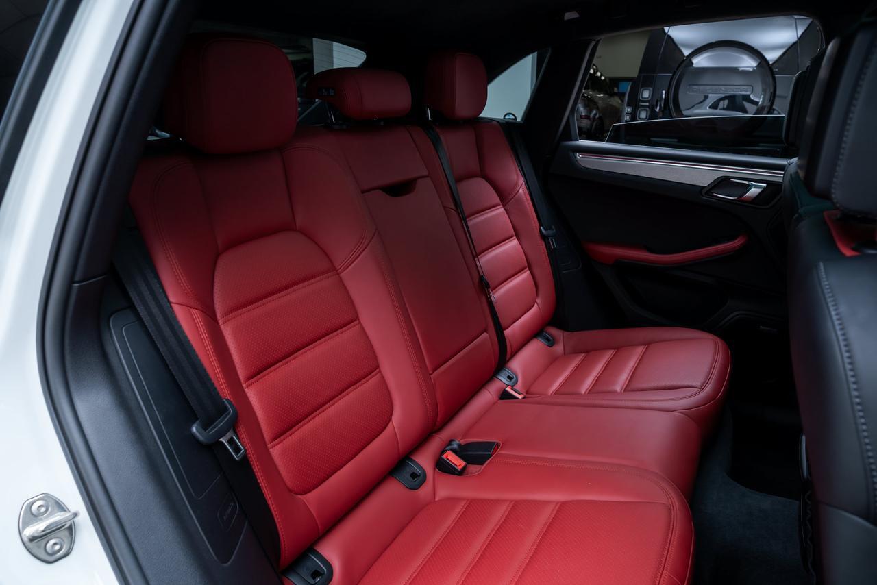 2015 Porsche Macan Turbo Premium Package / Bose Sound Portland OR