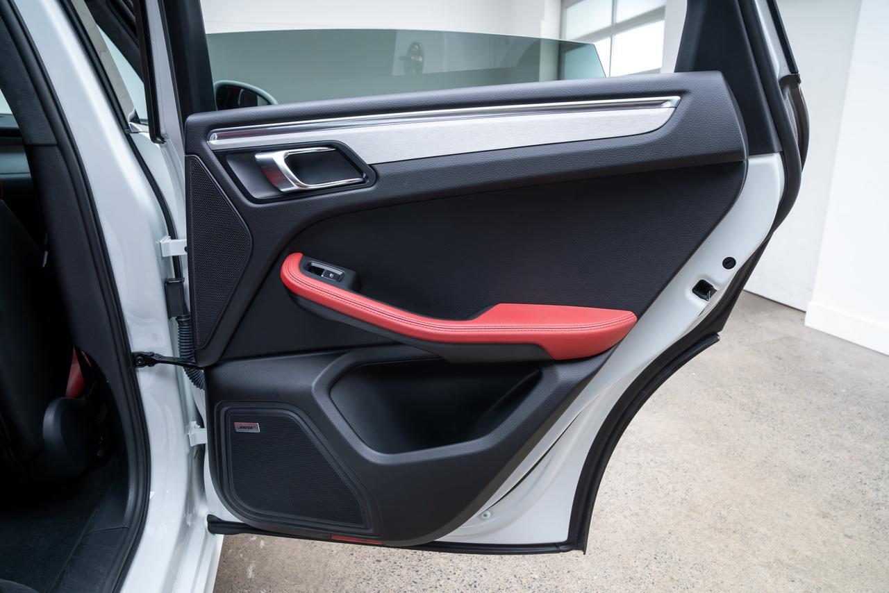2015 Porsche Macan Turbo Premium Package / Bose Sound Portland OR