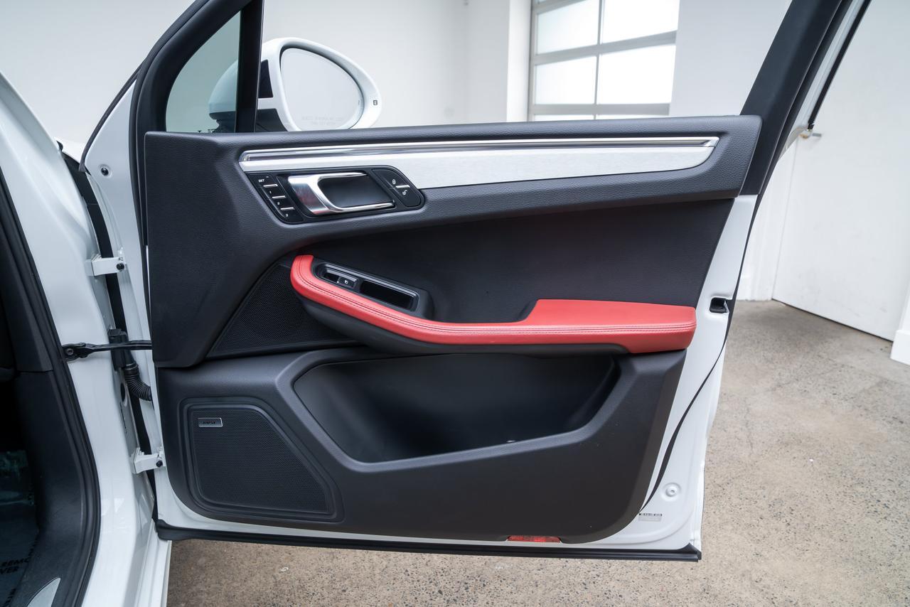 2015 Porsche Macan Turbo Premium Package / Bose Sound Portland OR