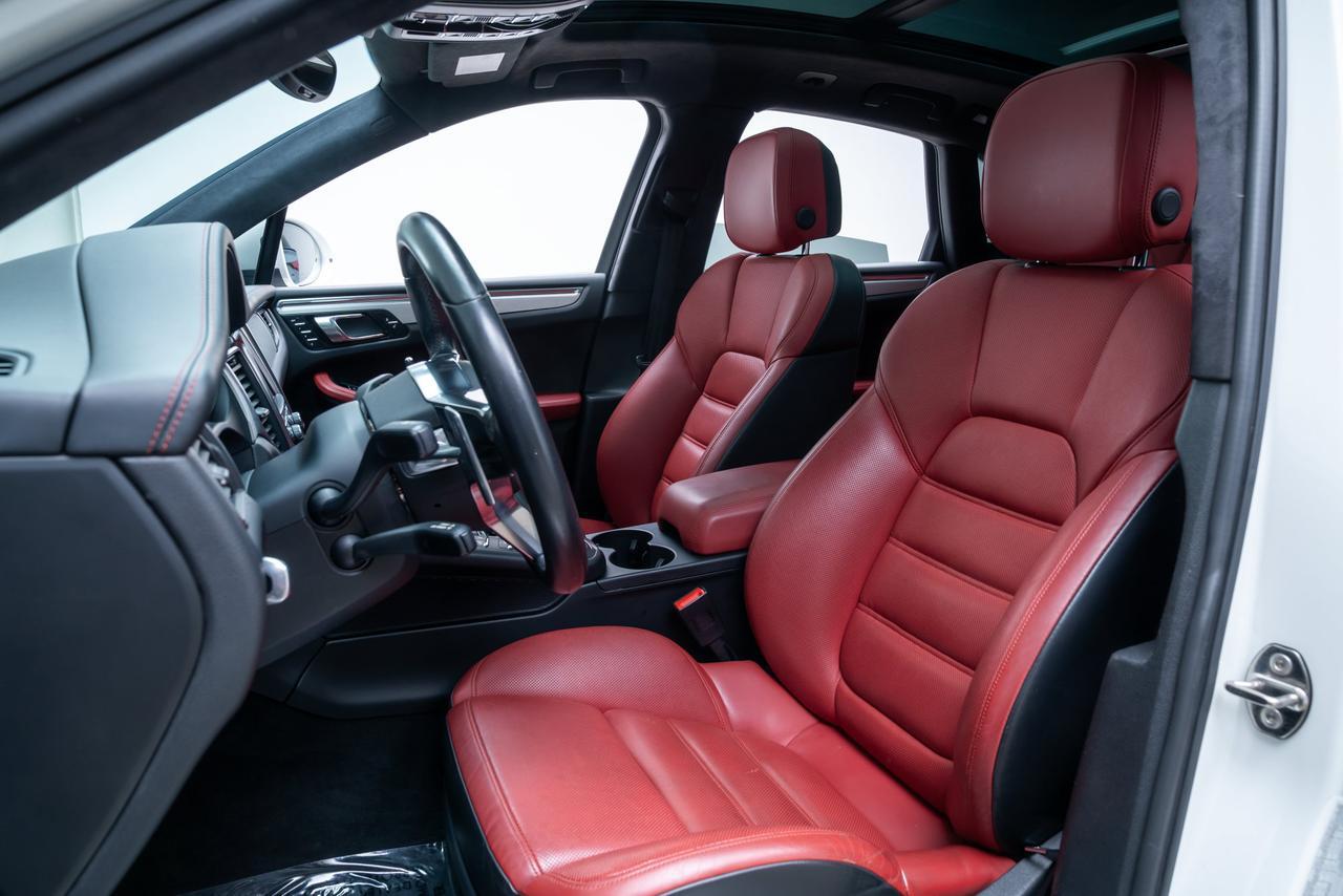 2015 Porsche Macan Turbo Premium Package / Bose Sound Portland OR