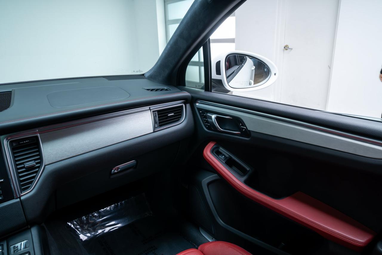2015 Porsche Macan Turbo Premium Package / Bose Sound Portland OR