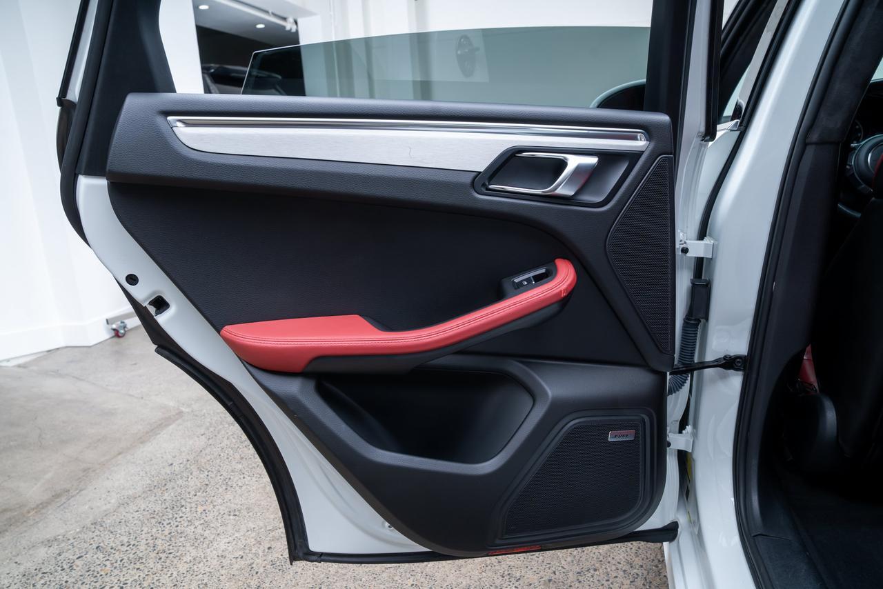 2015 Porsche Macan Turbo Premium Package / Bose Sound Portland OR