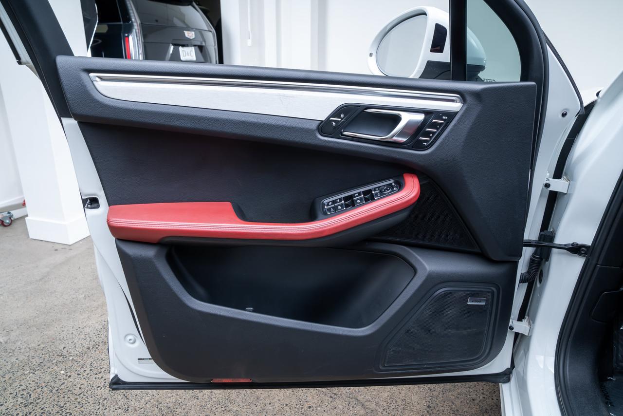 2015 Porsche Macan Turbo Premium Package / Bose Sound Portland OR