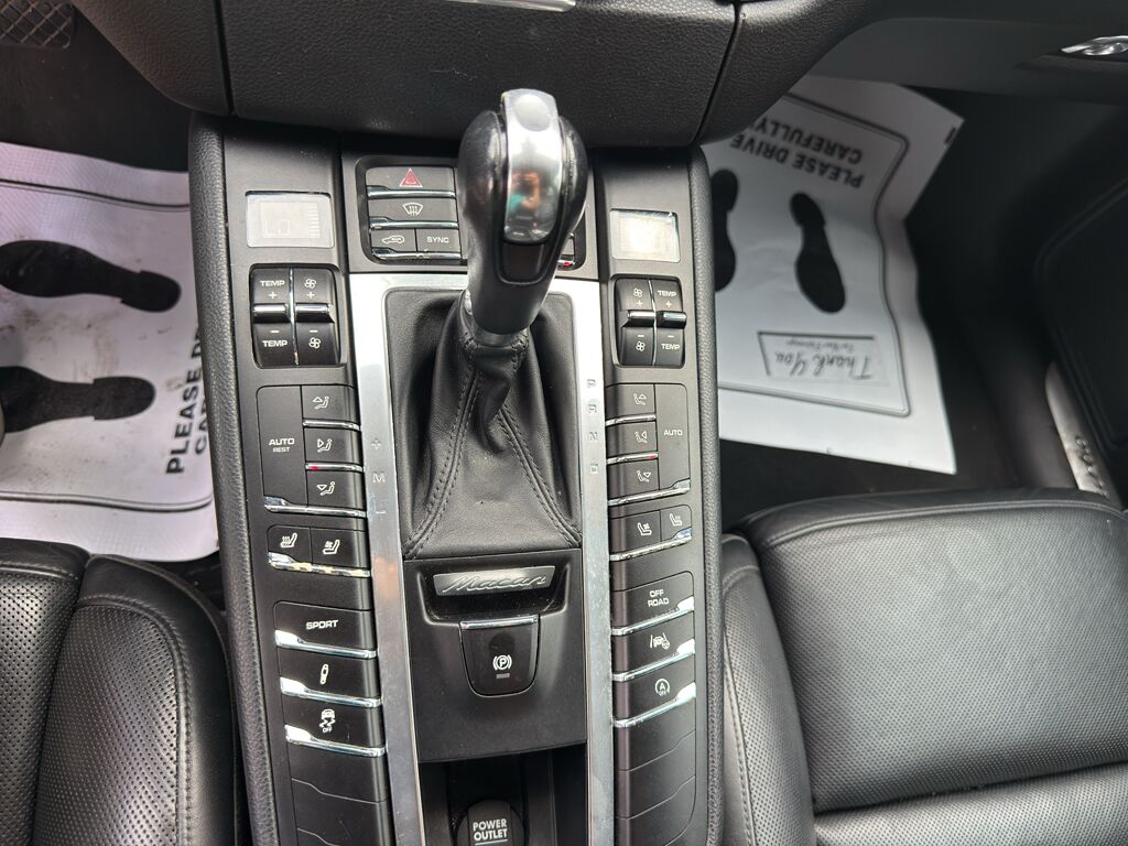 2015 Porsche Macan Turbo - Photo 13