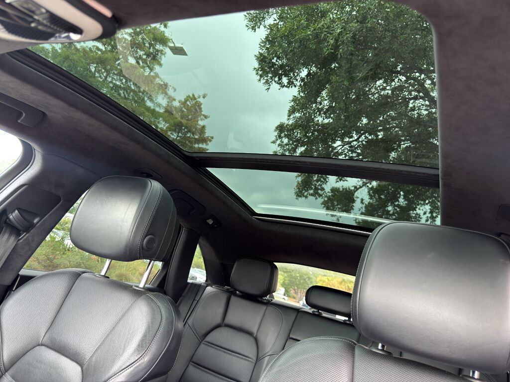 2015 Porsche Macan Turbo - Photo 15