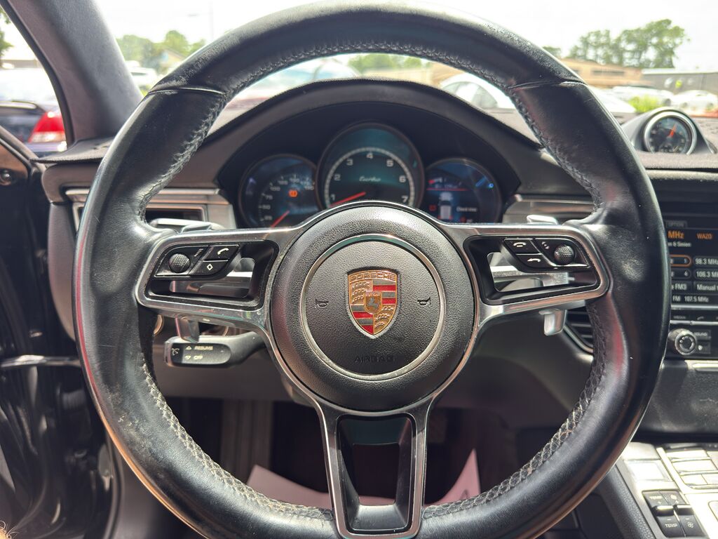 2015 Porsche Macan Turbo - Photo 10