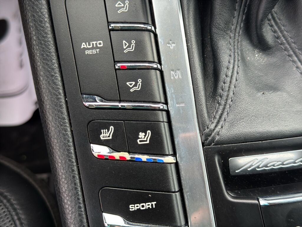 2015 Porsche Macan Turbo - Photo 14