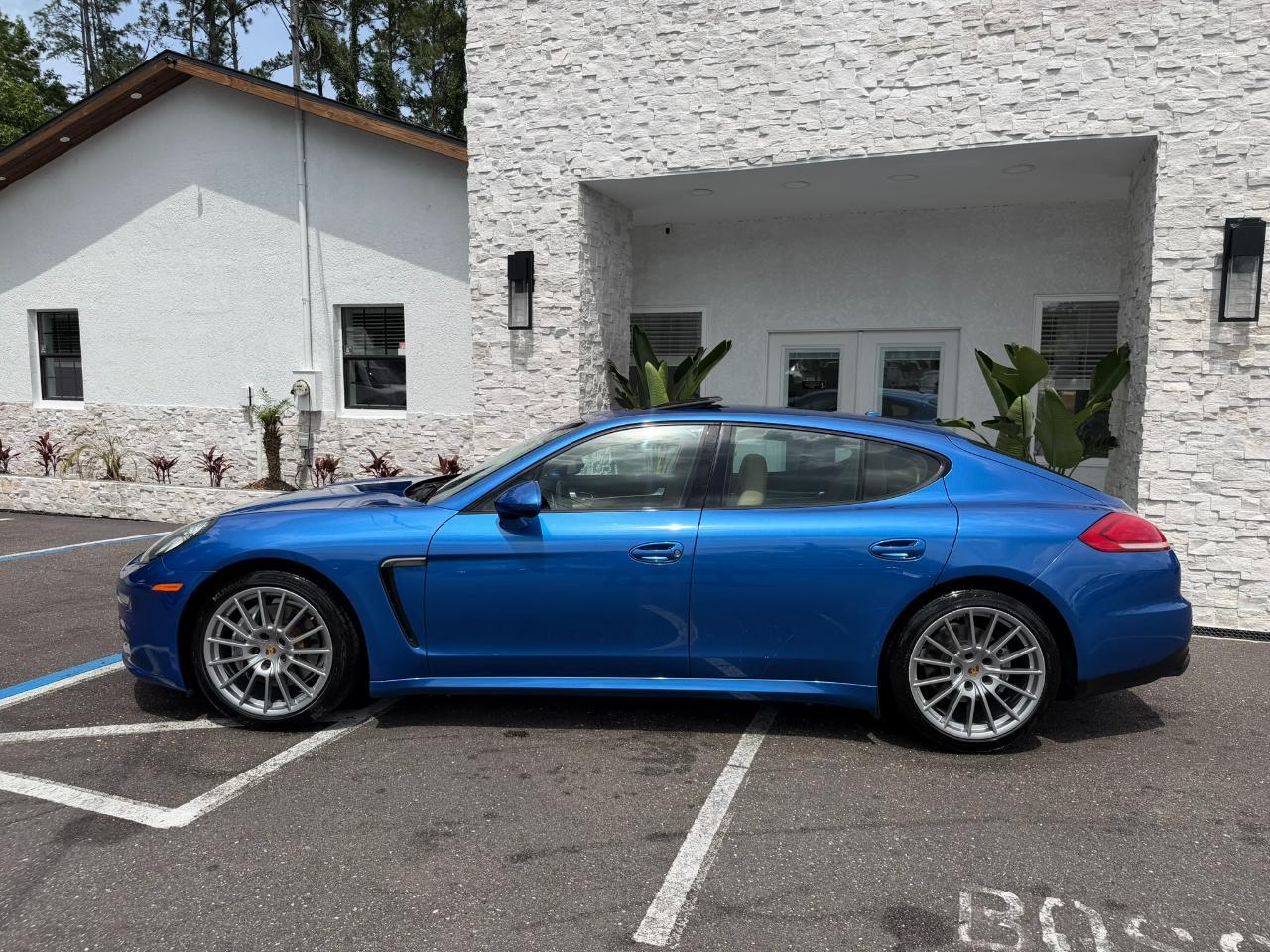 2015 Porsche Panamera 4dr HB 4