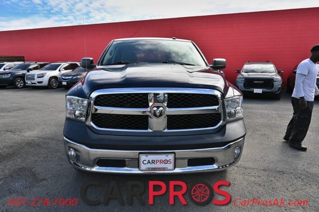 2015 Ram 1500 Express - 4x4 - 5.7L HEMI V8 - SXT PKG - AM/FM/Bluetooth - Cruise Control And Tilt Wheeel - Power Windows And Locks - 6 Passenger - Polished 20' Alloy Wheels - Low Miles - Tow PKG