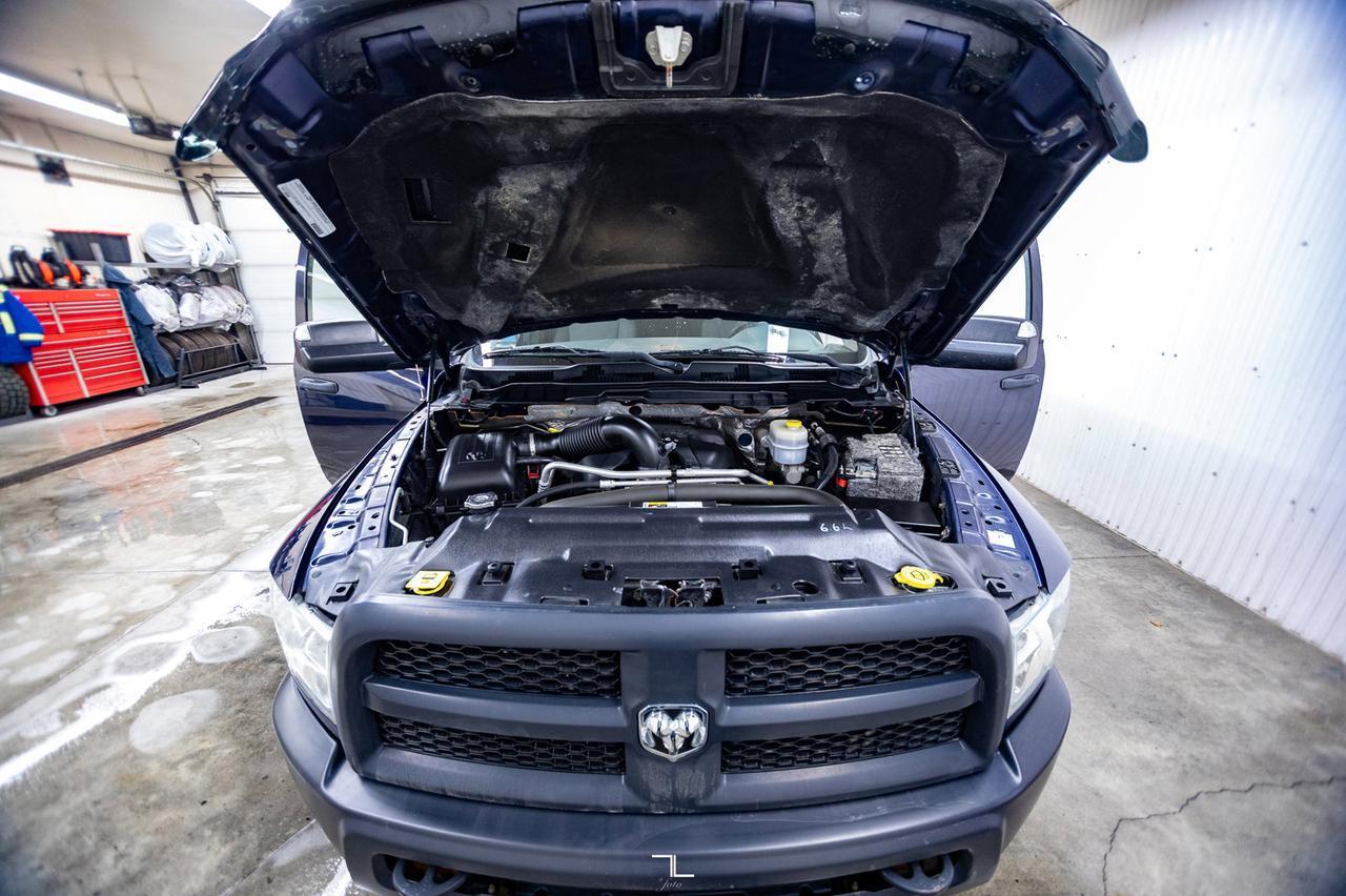 2015 Ram 3500 4x4 Crew Cab ST HEMI Longbox Red Deer AB