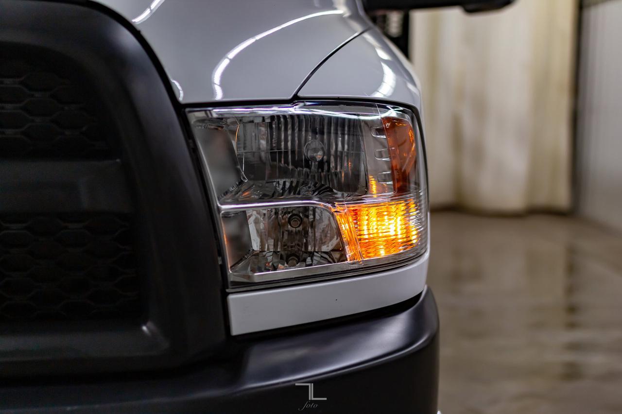 2015 Ram 3500 4x4 Reg Cab ST Dually Deck HEMI Red Deer AB