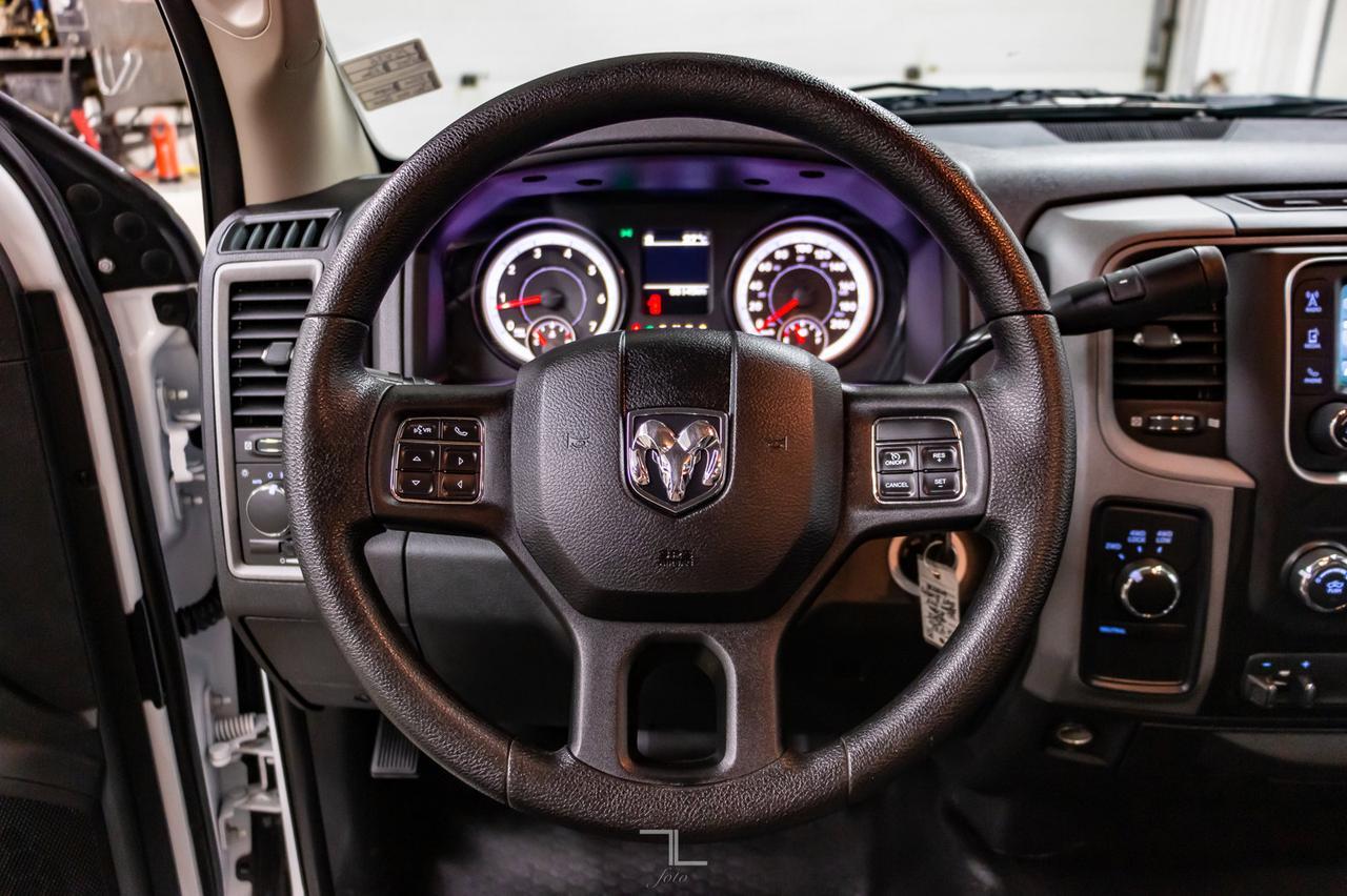 2015 Ram 3500 4x4 Reg Cab ST Dually Deck HEMI Red Deer AB