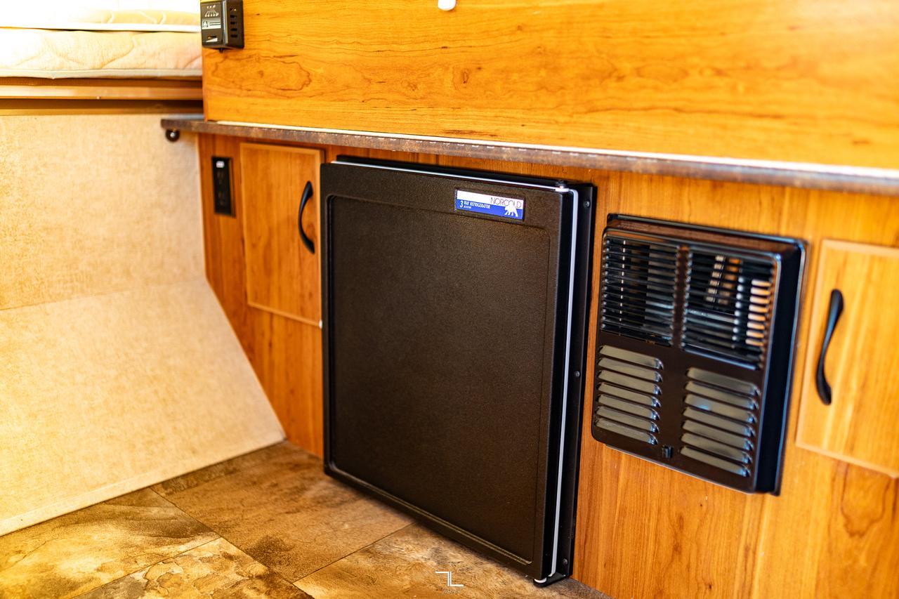 2015 Starcraft Comet Tent Trailer Kitchen Sleeps 6 Red Deer AB