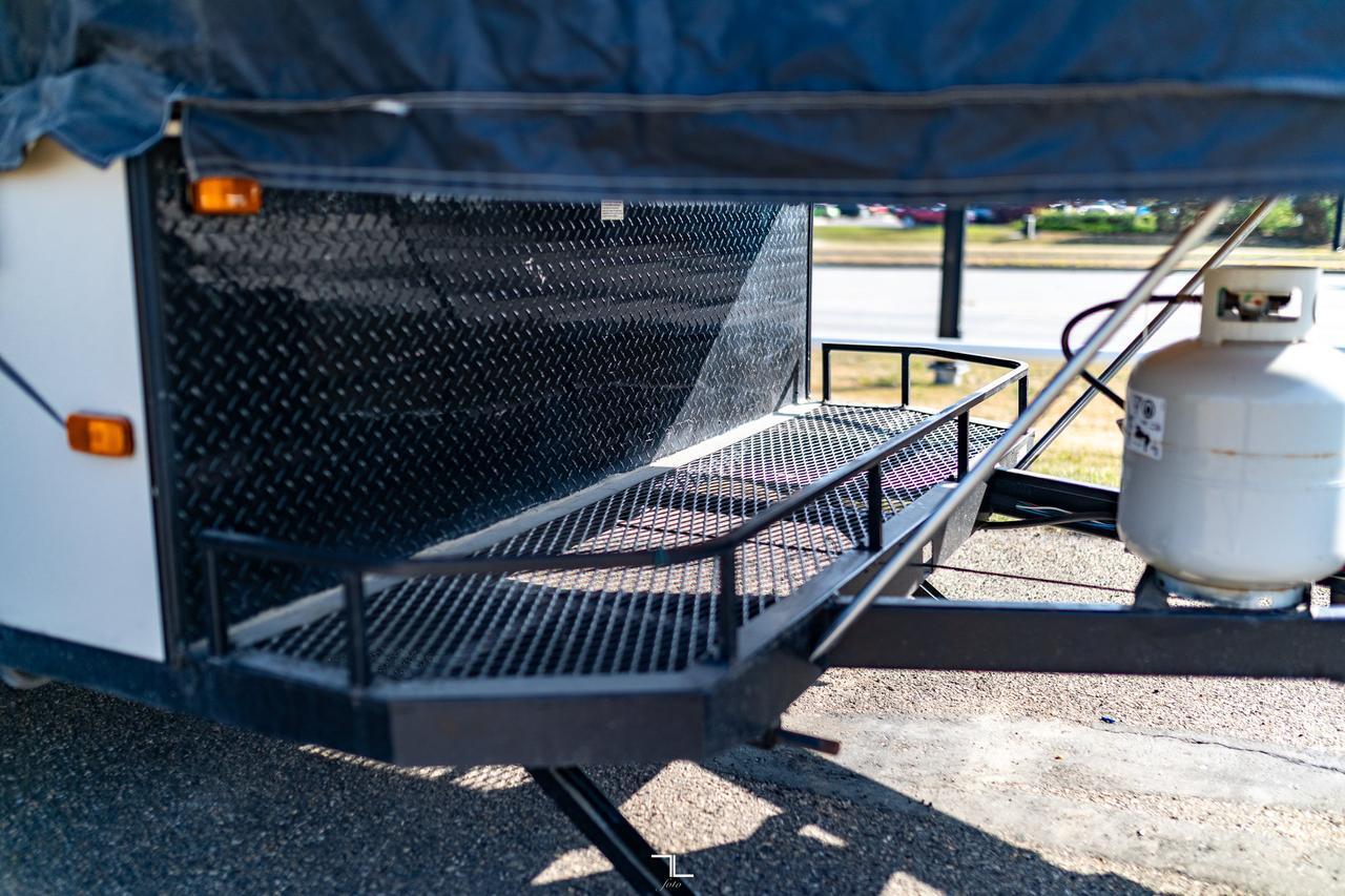 2015 Starcraft Comet Tent Trailer Kitchen Sleeps 6 Red Deer AB