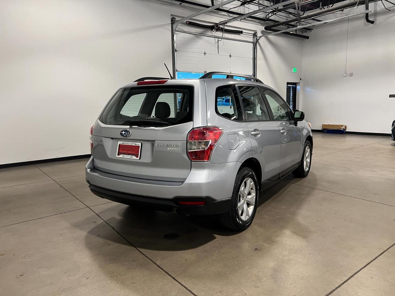 2015 Subaru Forester 2.5i photo 2