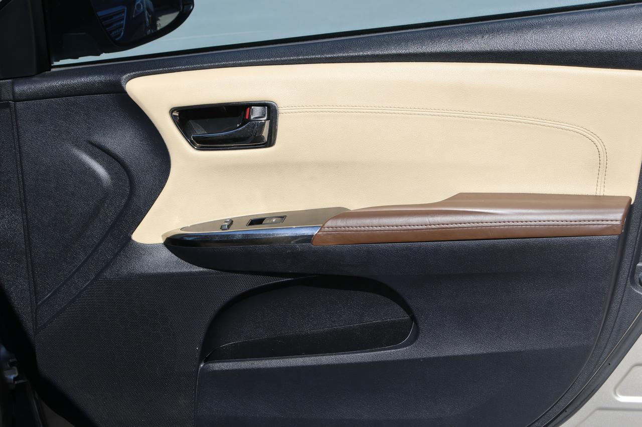 2015 TOYOTA AVALON XLE Houston TX