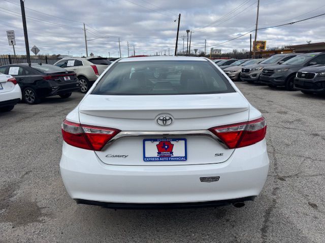 2015 TOYOTA CAMRY SE Grand Prairie TX