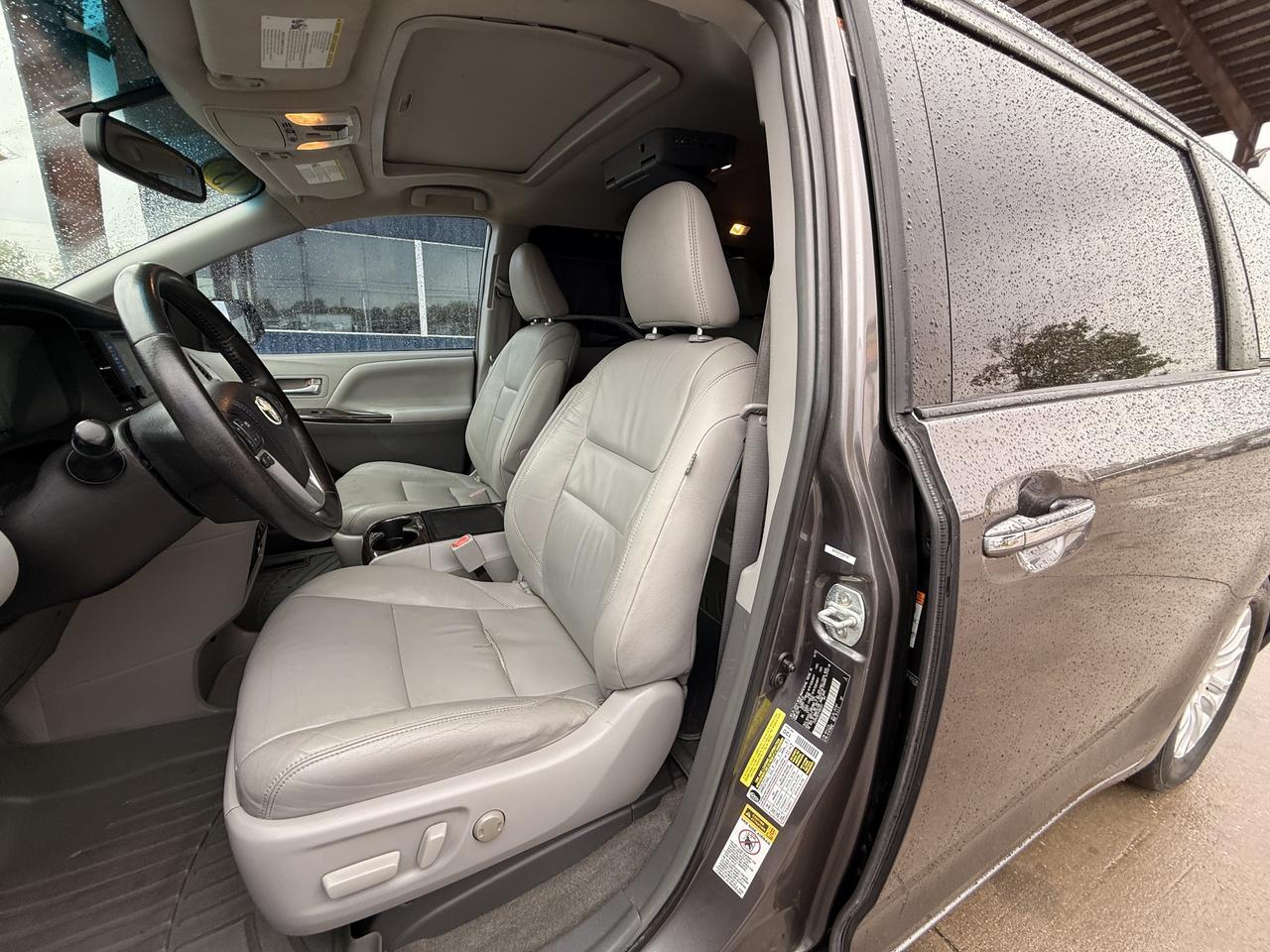 2015 TOYOTA SIENNA Austin TX