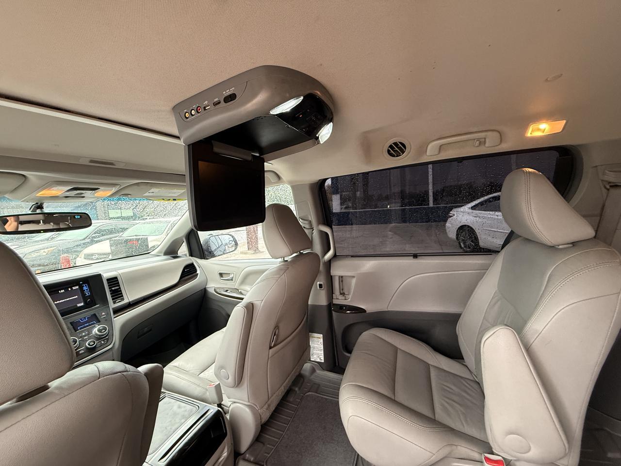 2015 TOYOTA SIENNA Austin TX