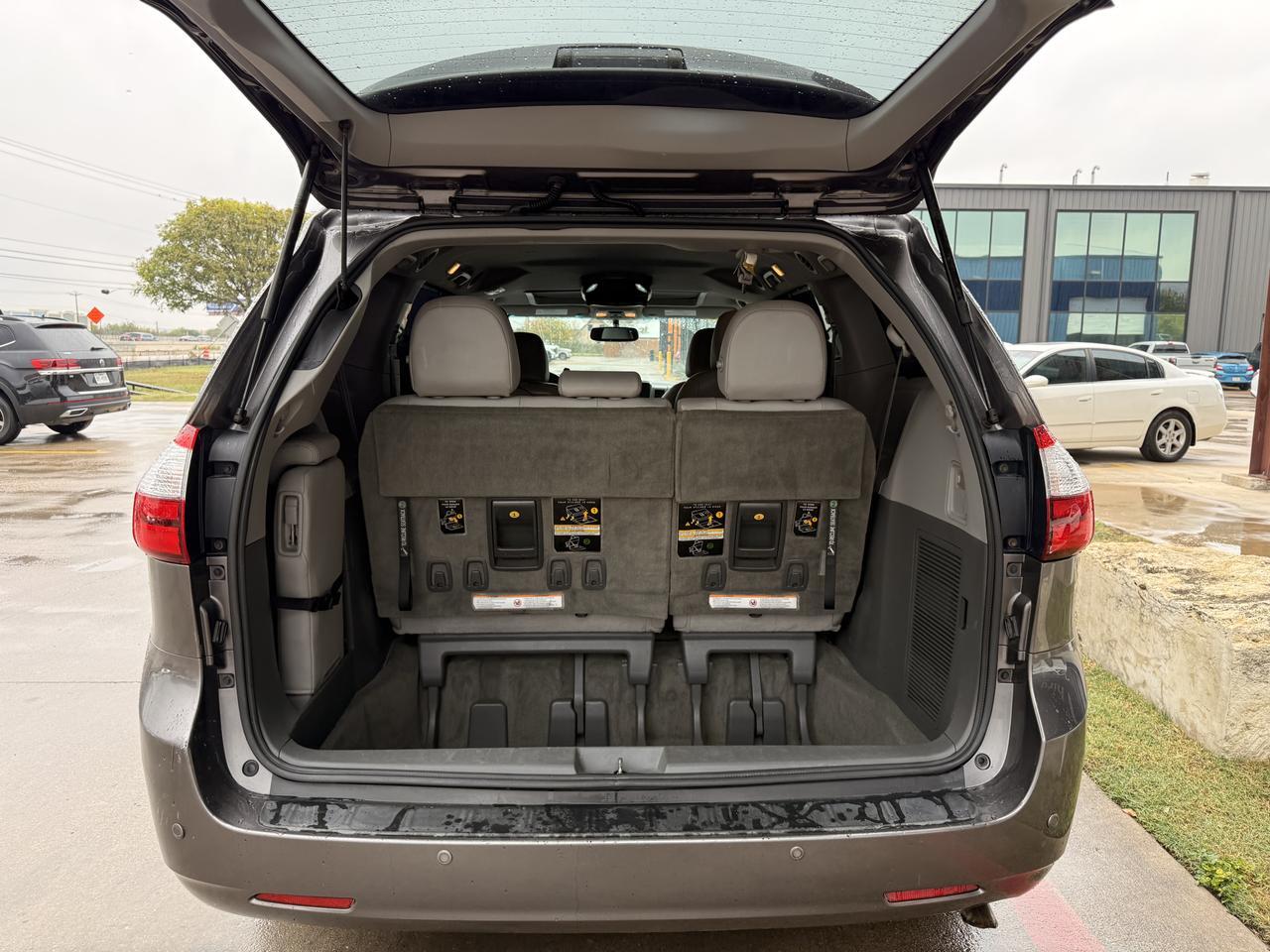 2015 TOYOTA SIENNA Austin TX