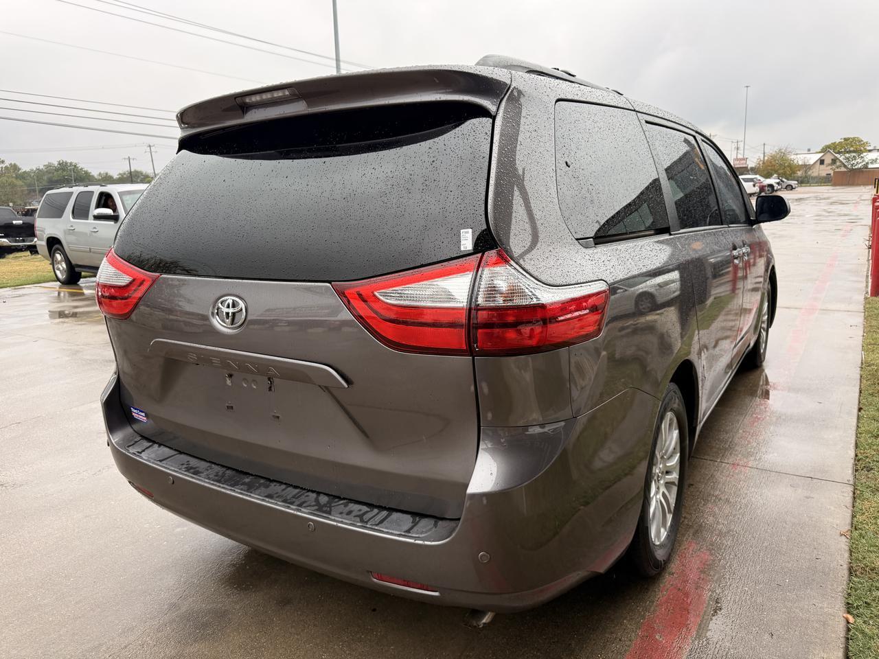 2015 TOYOTA SIENNA Austin TX