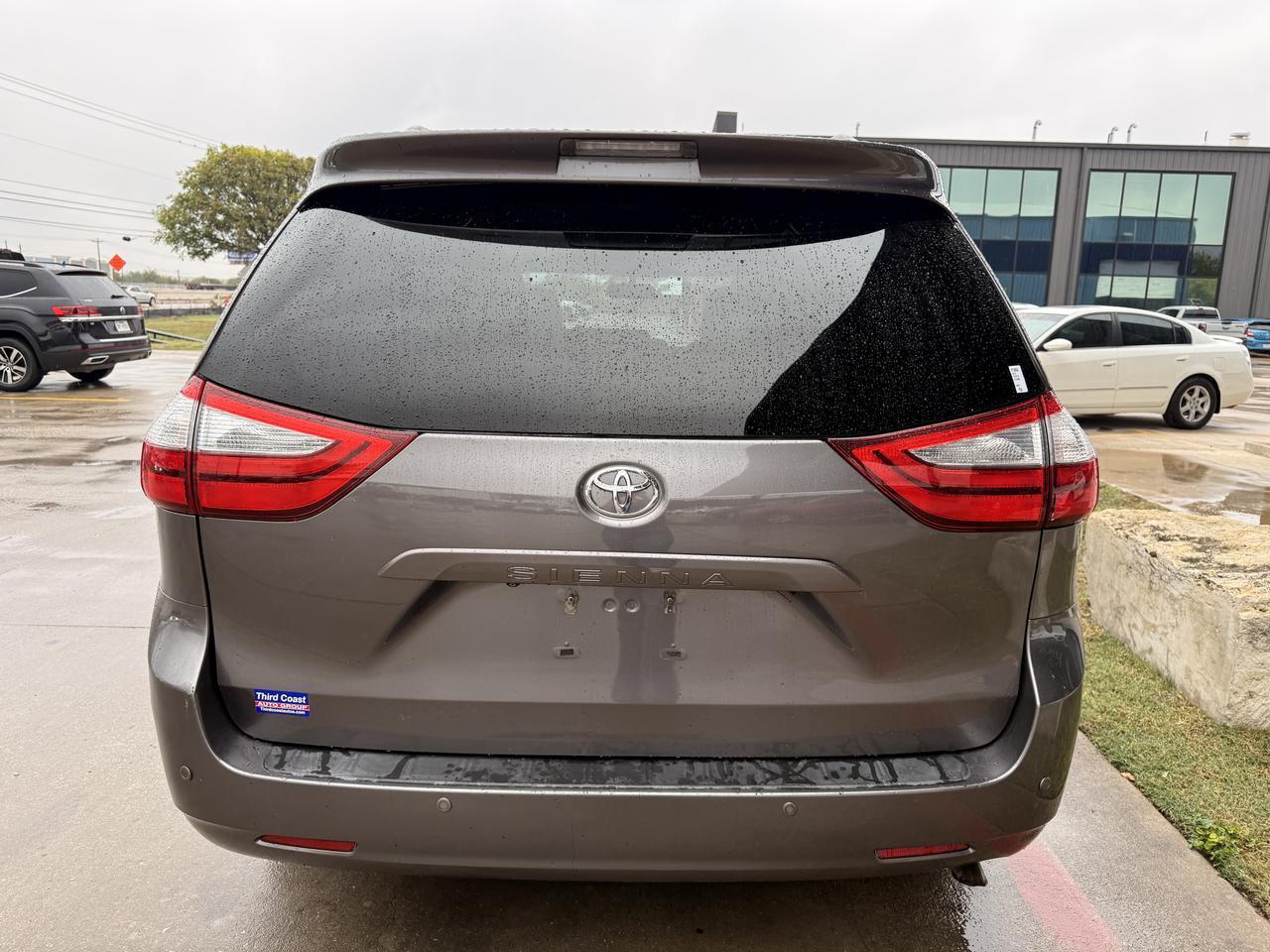 2015 TOYOTA SIENNA Austin TX
