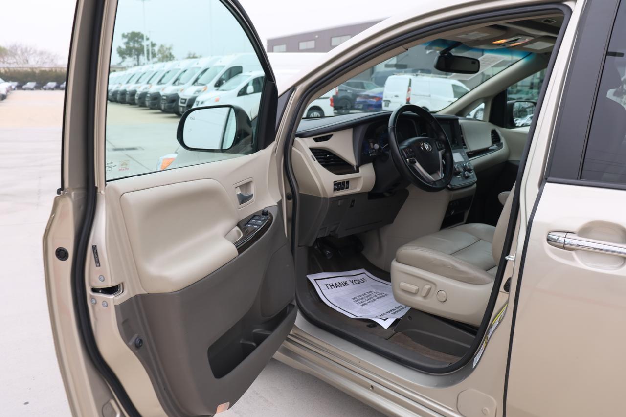 2015 TOYOTA SIENNA XLE Houston TX
