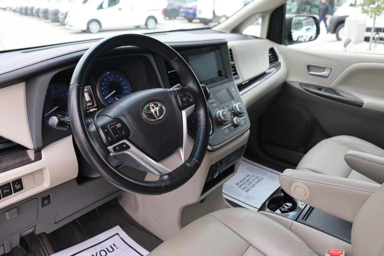 2015 TOYOTA SIENNA XLE Houston TX