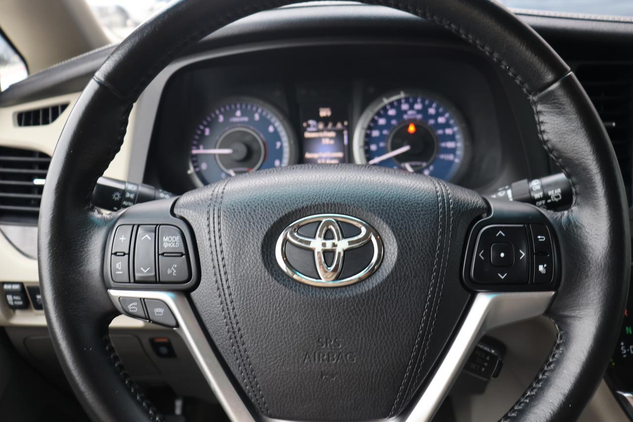 2015 TOYOTA SIENNA XLE Houston TX