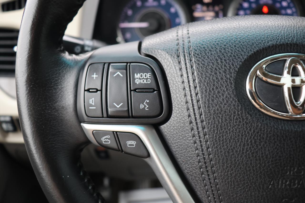 2015 TOYOTA SIENNA XLE Houston TX