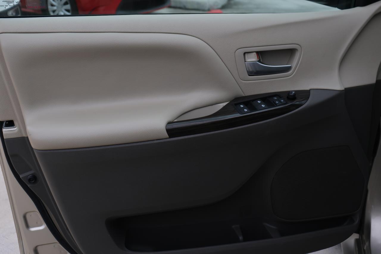 2015 TOYOTA SIENNA XLE Houston TX