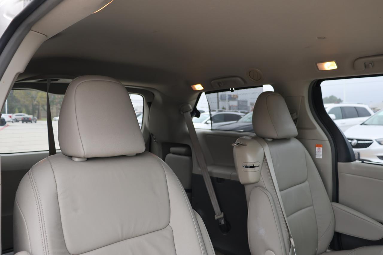 2015 TOYOTA SIENNA XLE Houston TX