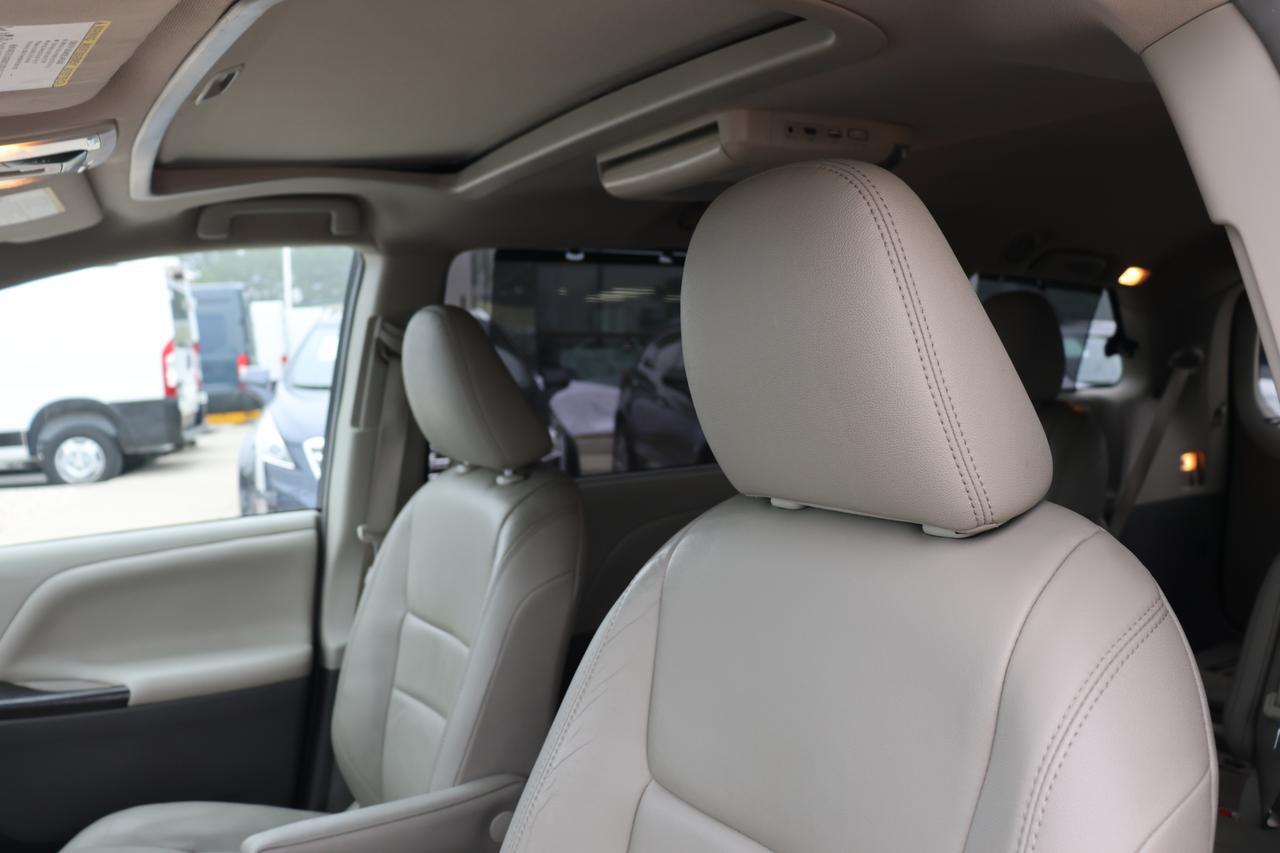 2015 TOYOTA SIENNA XLE Houston TX