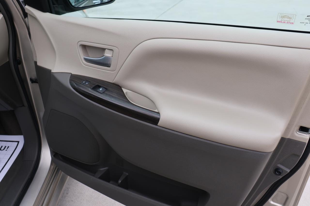 2015 TOYOTA SIENNA XLE Houston TX