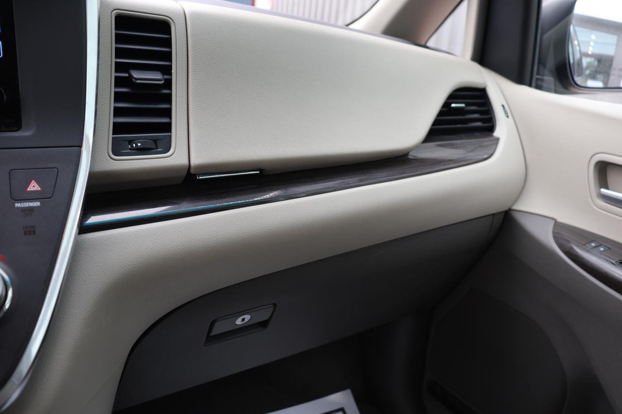 2015 TOYOTA SIENNA XLE Houston TX