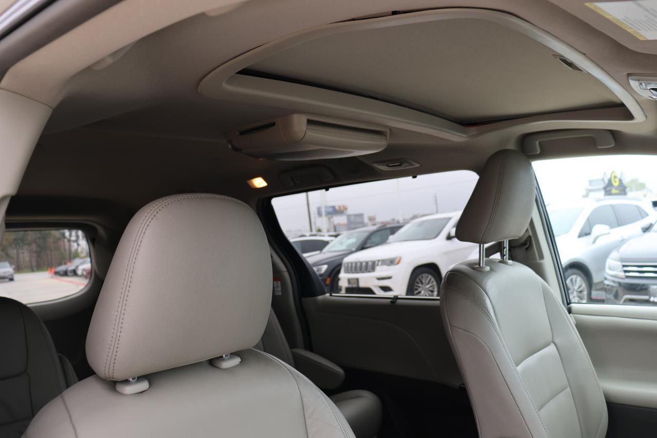 2015 TOYOTA SIENNA XLE Houston TX