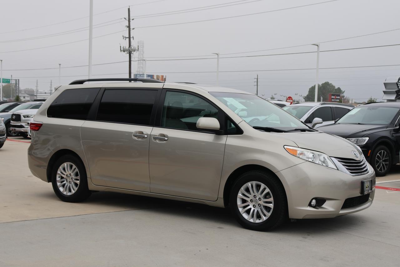 2015 TOYOTA SIENNA XLE Houston TX