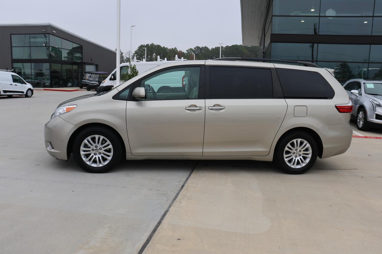 2015 TOYOTA SIENNA XLE Houston TX