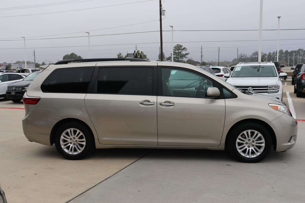 2015 TOYOTA SIENNA XLE Houston TX
