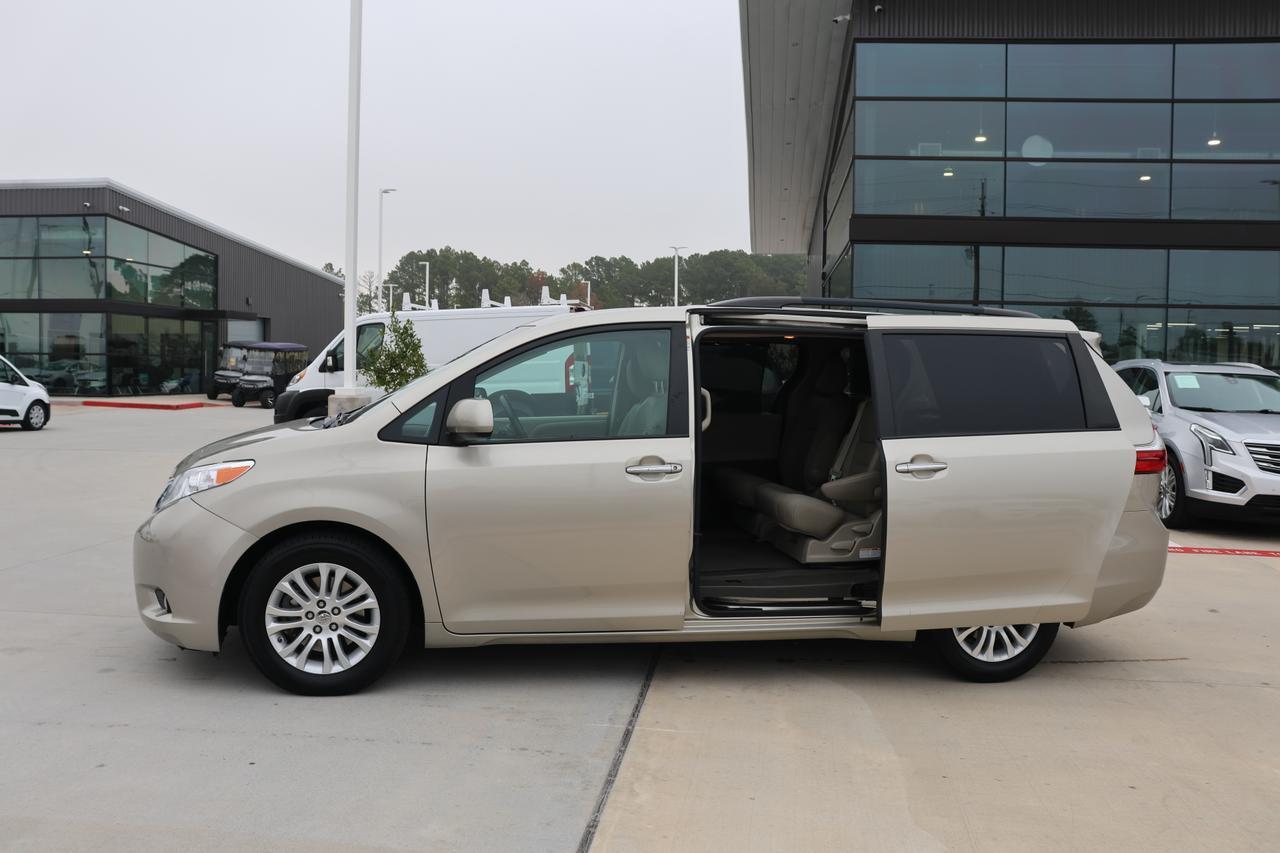 2015 TOYOTA SIENNA XLE Houston TX